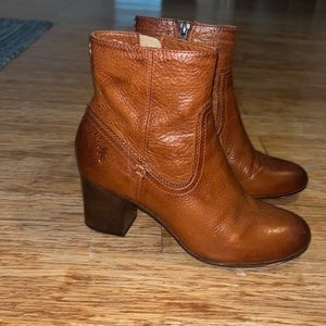 Frye Stella Zip Short Heeled Boots - whiskey brown - 6 M